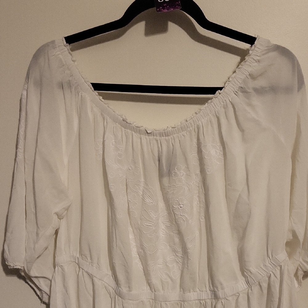 Torrid 3x White Embroidered Blouse --- 055
